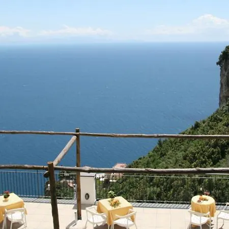 Doria 3*